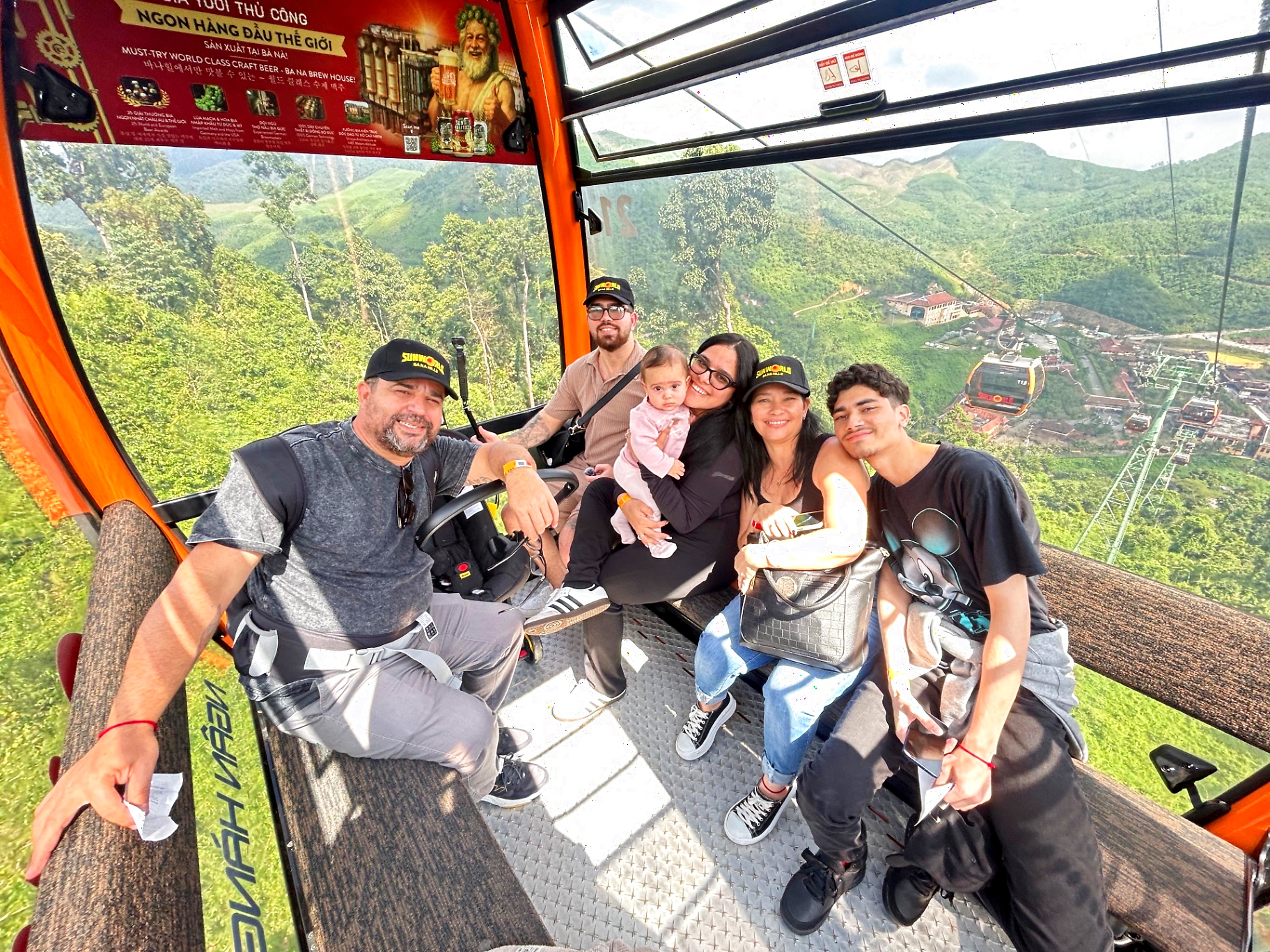 La familia — Ernesto, Dianelys, Rayden, Ricardo, Lenna y Bella